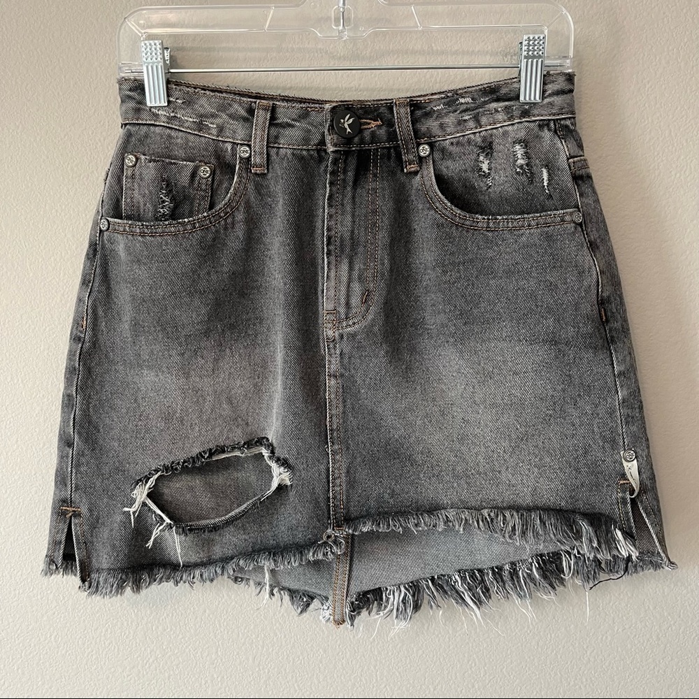 One Teaspoon 2020 Mini Skirt Volcanic Gray Denim Size 26 Distressed Grunge
